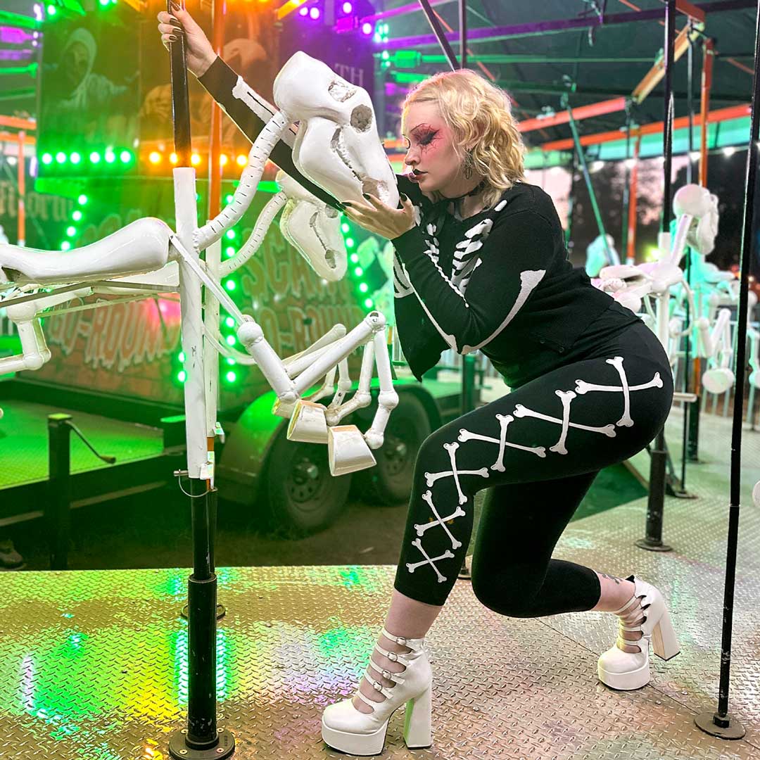 Crossbones Capri Leggings - Kreepsville