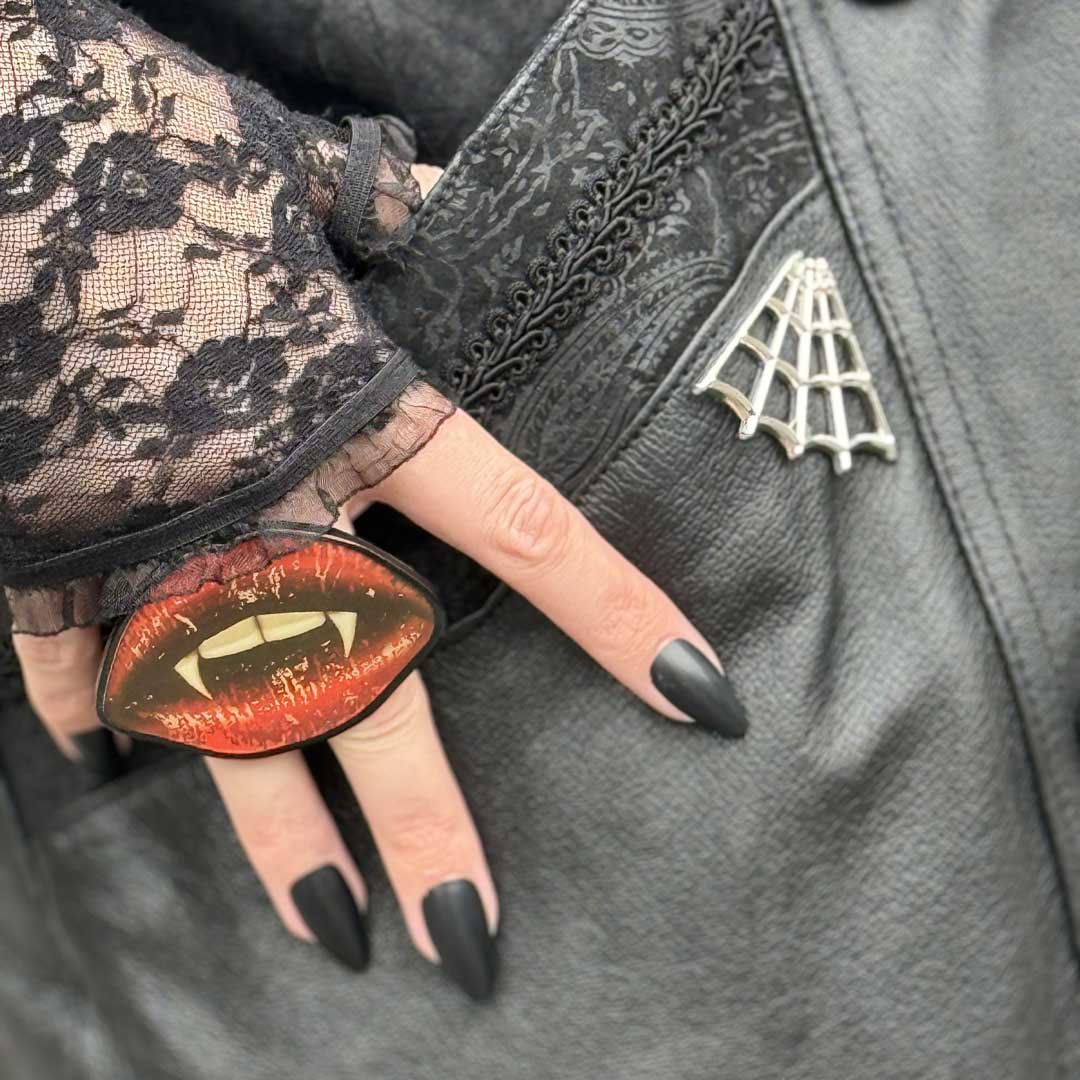 Vampire Kiss Ring - Kreepsville